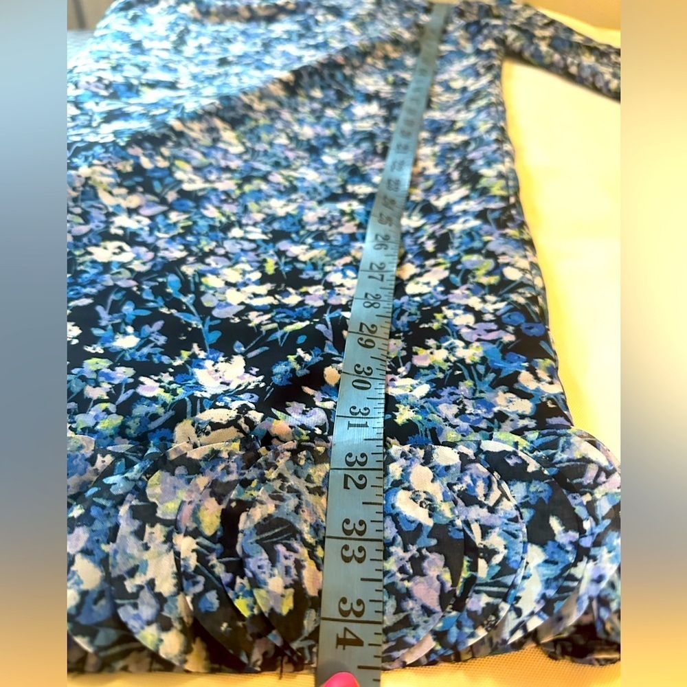 Brand: Tahari, new dress, size 4, floral with zipper at back. - Picture 7 of 15